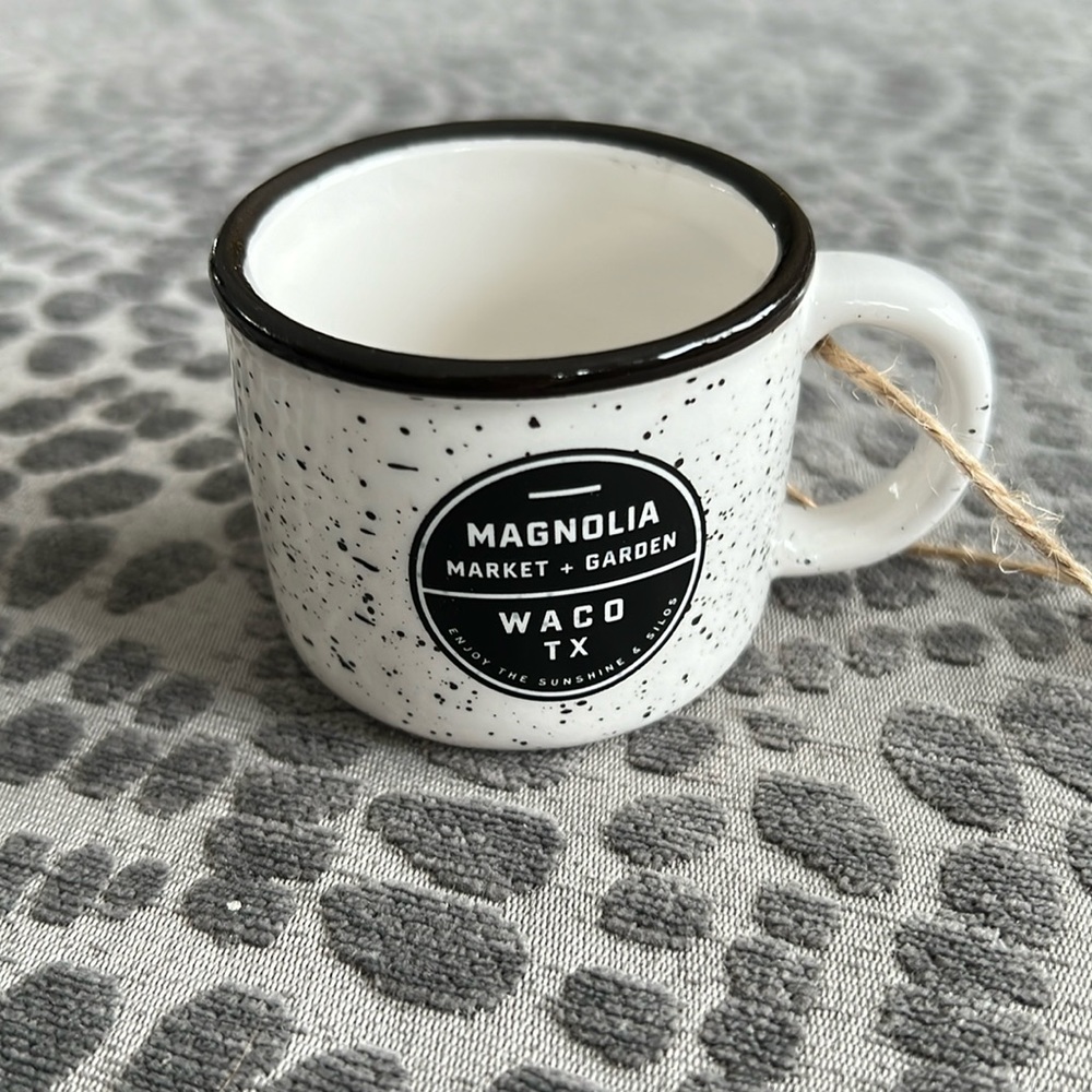 Magnolia mug ornament. New never used.